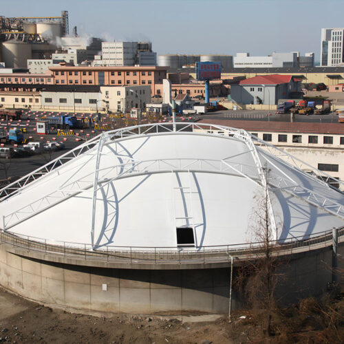 Cover the circular chemical plant sewage tank with membrane cloth
